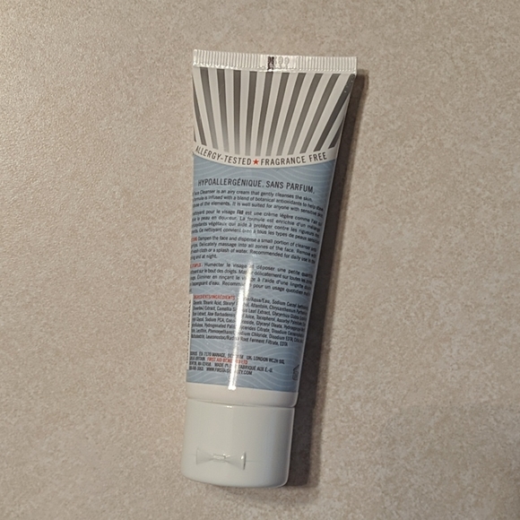 First Aid Beauty Face Cleanser w/ FAB Antioxidant - Picture 2 of 5